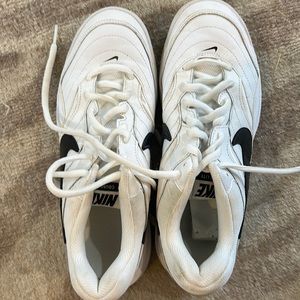 NWOT Nike sneakers size 8 mens wore once.